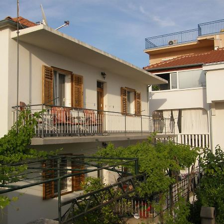 Apartment Antonija Primosten Exterior photo
